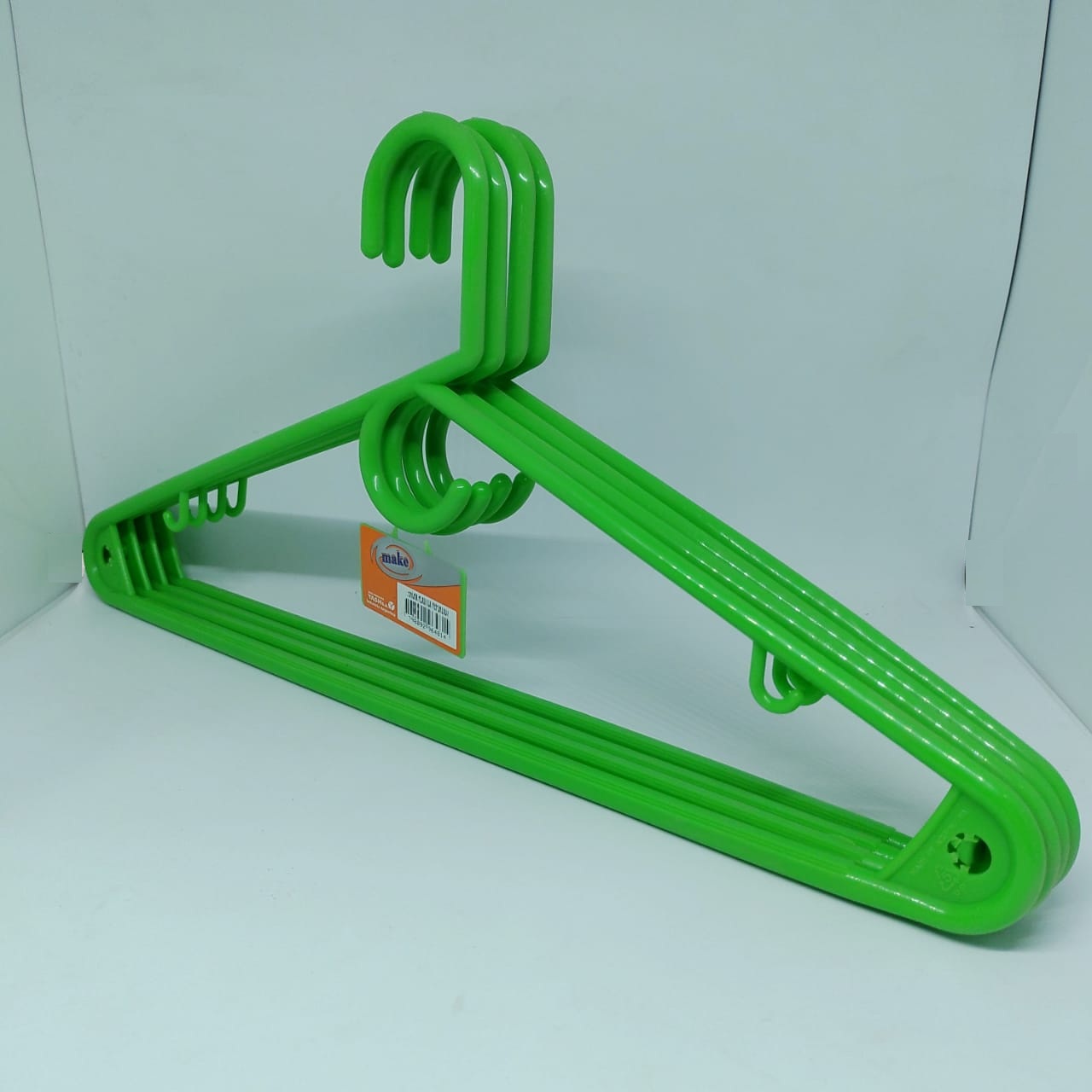 PERCHA PLÁSTICA REFORZADA X 4U MAKE (36)